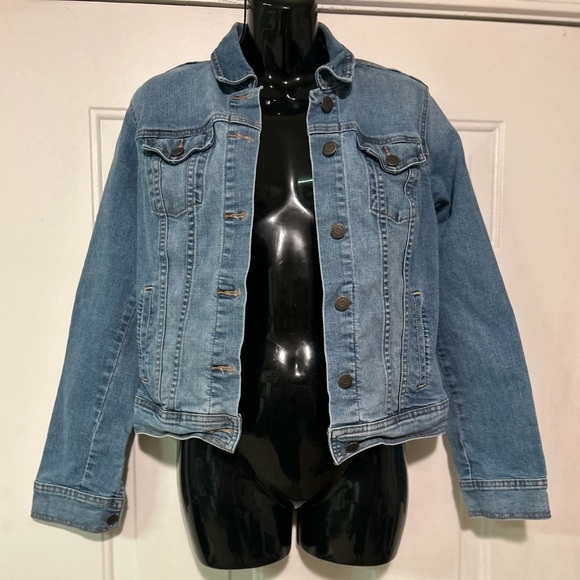 Old Navy Women’s Size M Jacket Classic Denim Blue Trucker Jean Pockets Western - Picture 5 of 15